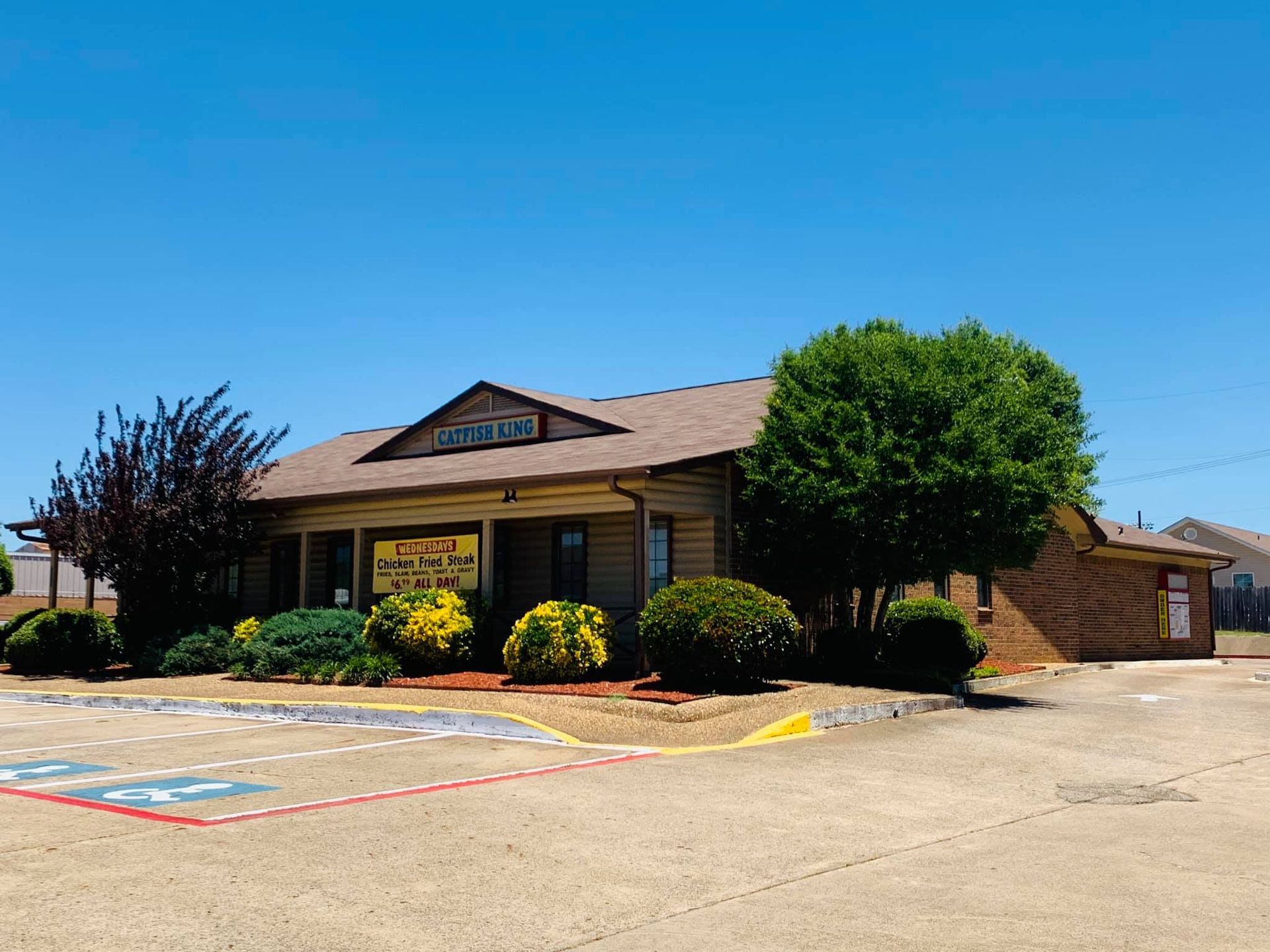 A brick building with a sign that says ' dental office ' on it