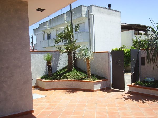 Aiuole ingresso uffici