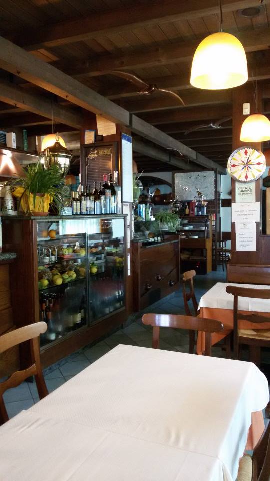 tavoli nella trattoria