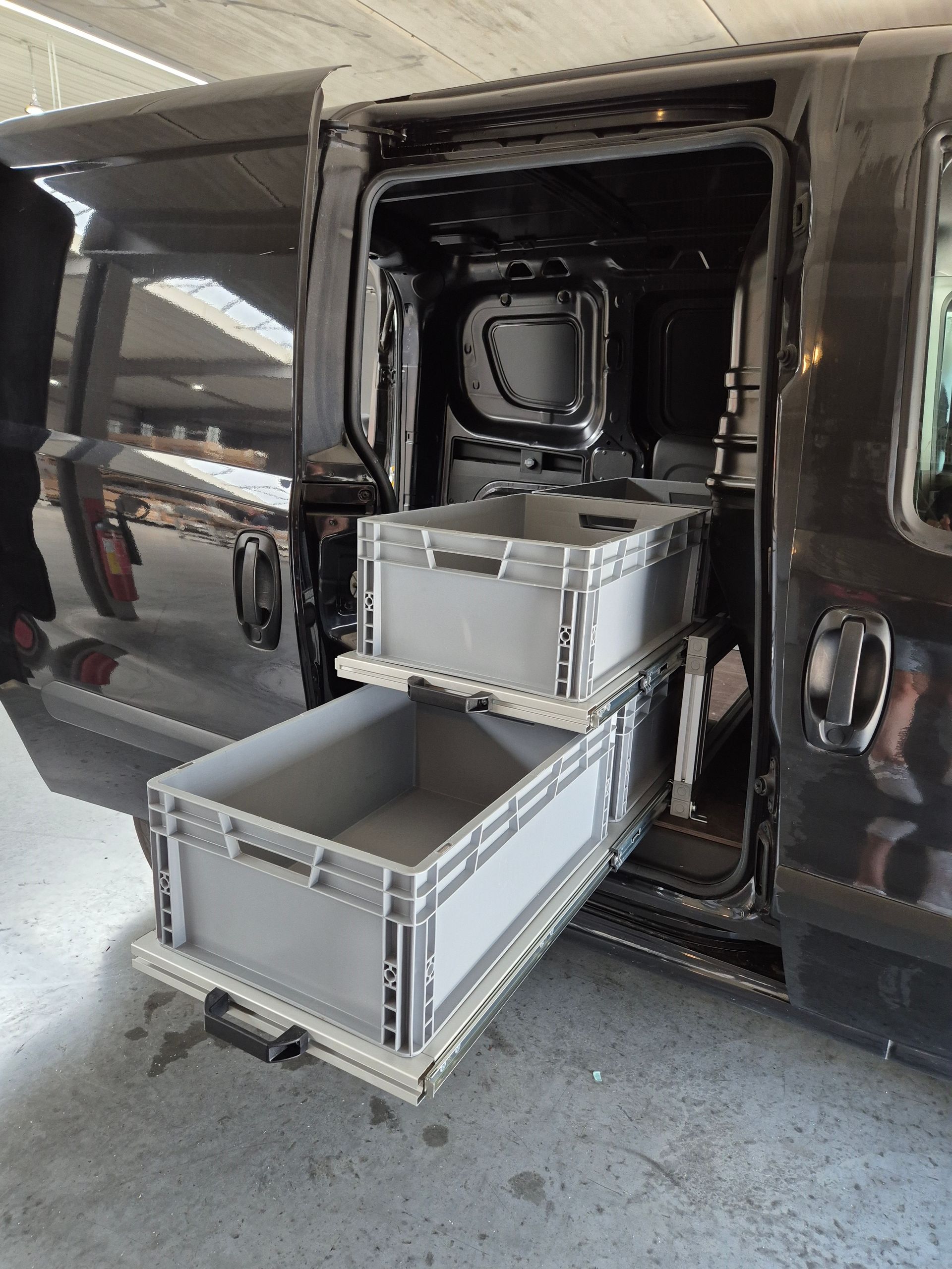 uitschuiflades voor Camper in aluminiumprofielen  Alumes 