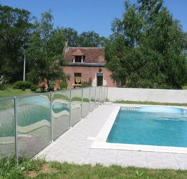 Zwembad windscherm gemaakt met aluminiumprofielen Alumes