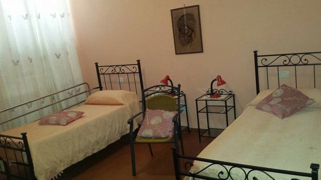 camera doppia di una struttura per anziani