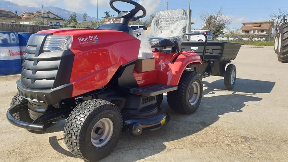 trattorino rosso Blue Bird