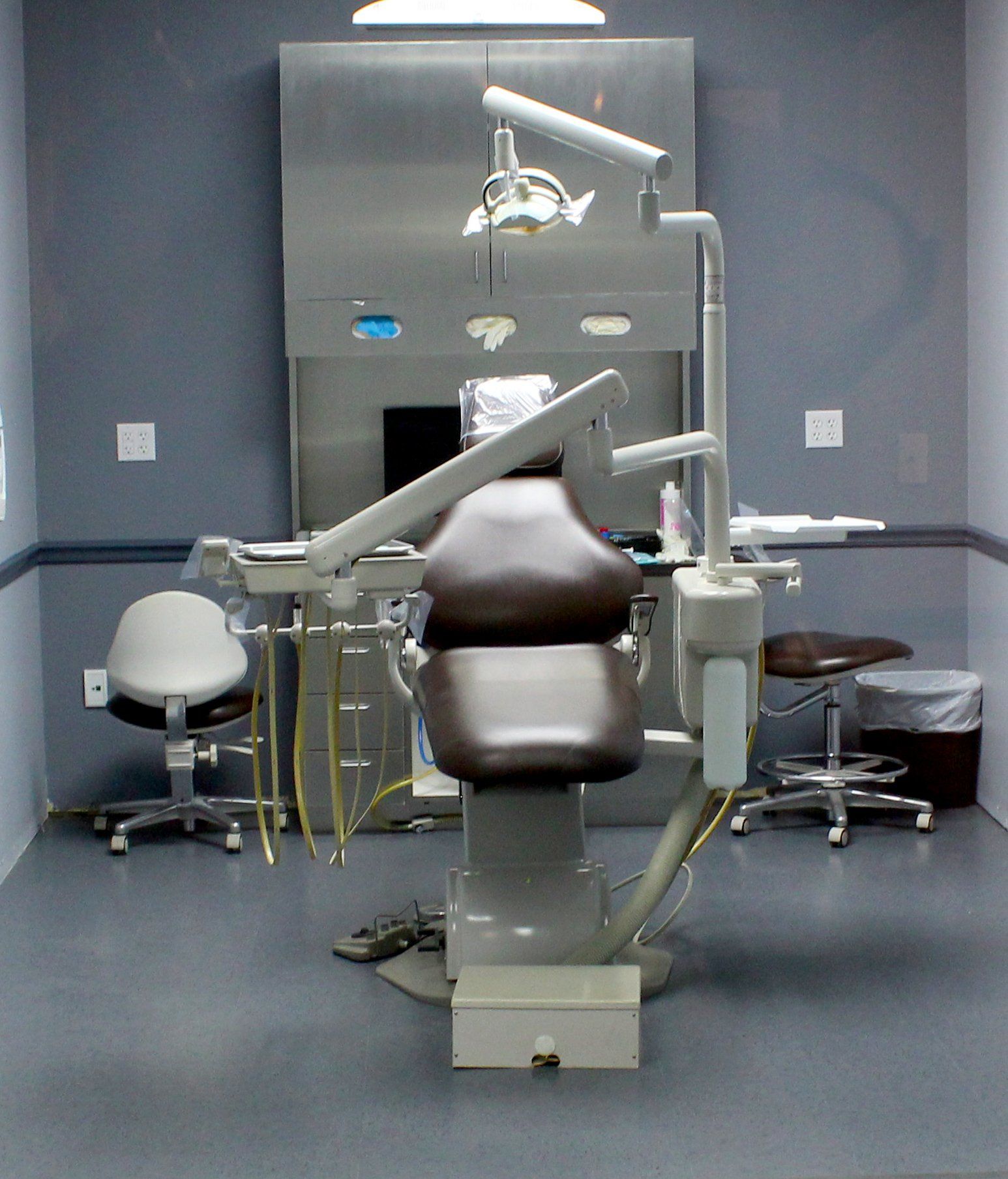 Lucent Dentistry in Austin Tx.  A dental office with a dental chair and chairs