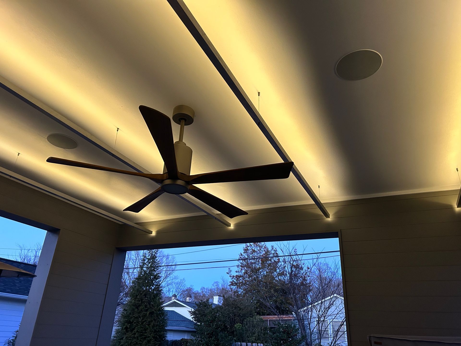 A ceiling fan is hanging from the ceiling of a room