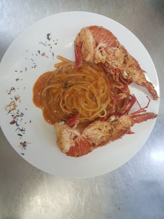 spaghetti ai ricci di mare con prezzemolo fresco