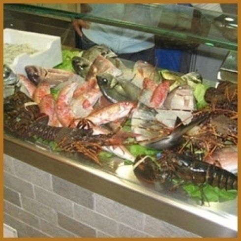 vetrina con pesce fresco