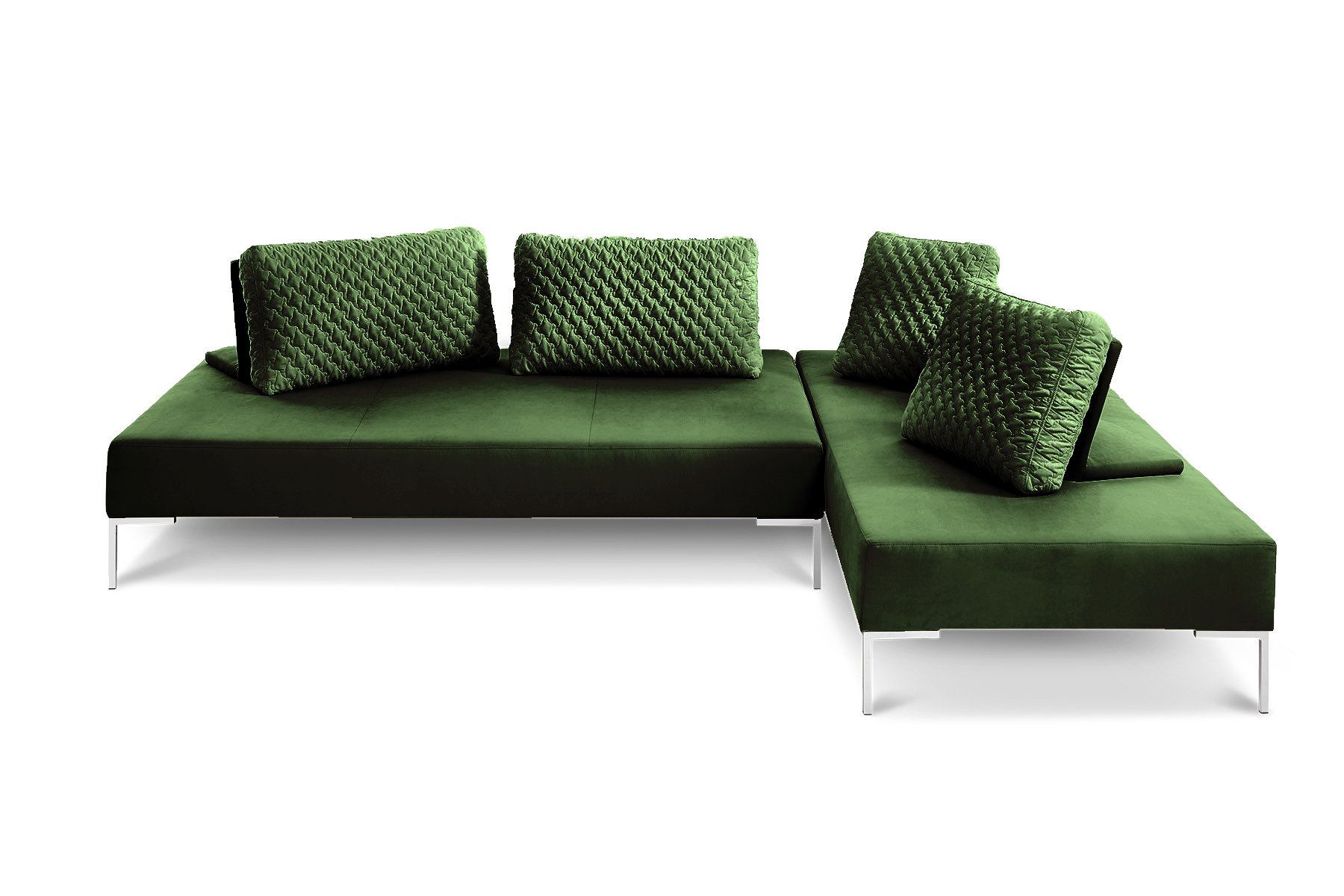 Eine grüne Sofagarnitur mit grünen Kissen auf weißem Hintergrund