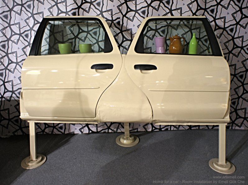 Ein Regal aus Autotüren