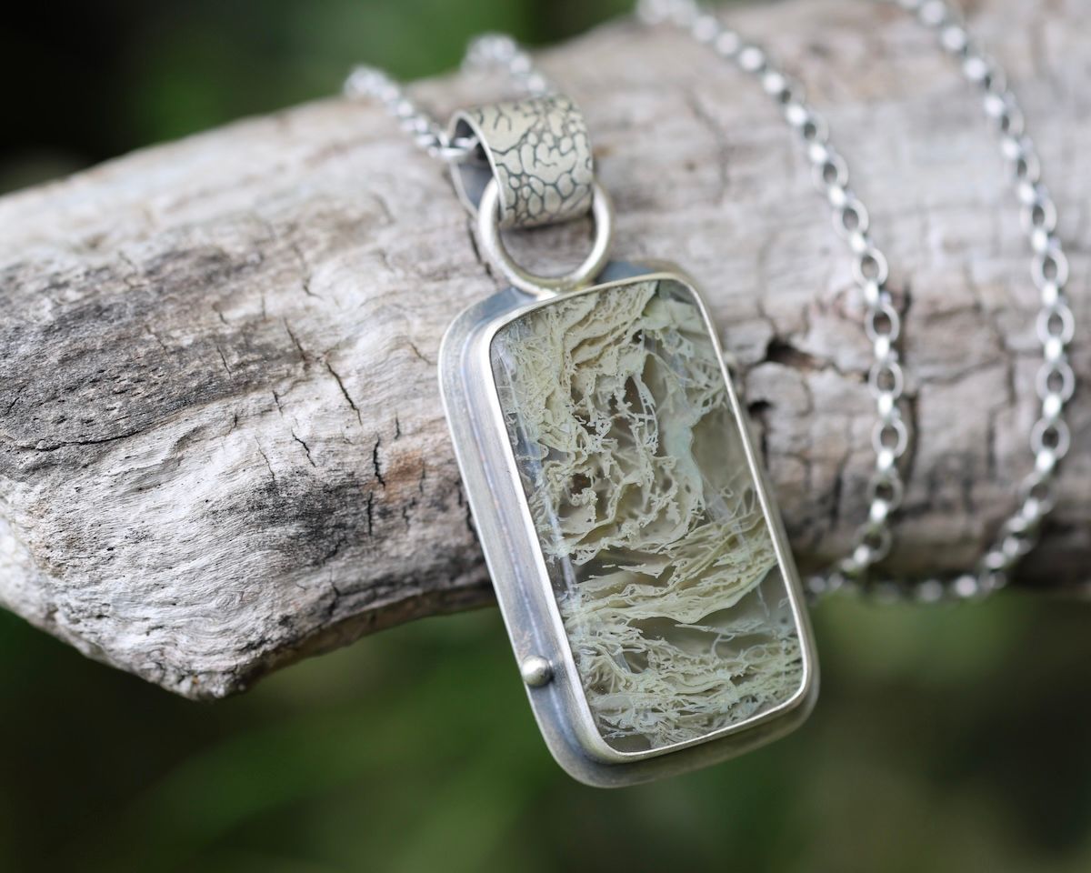 Laguna Lace Agate Pendant