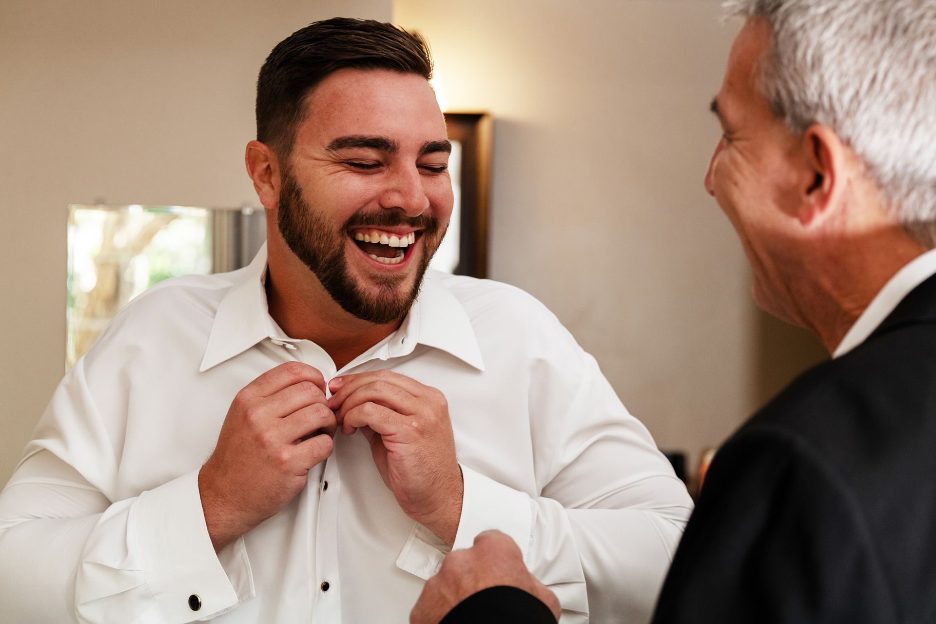 Hochzeitsreportage – der Bräutigam macht sich fertig