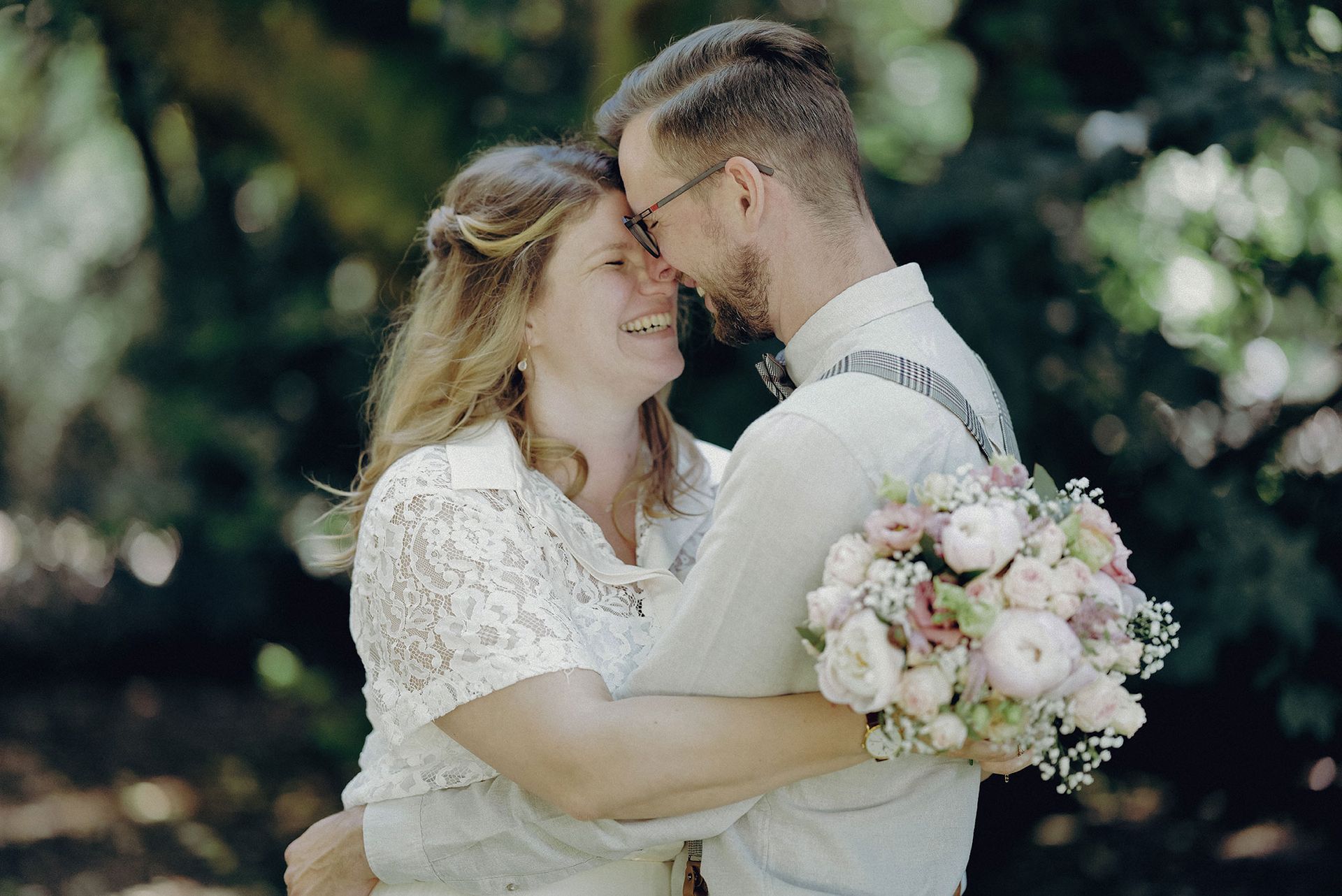 Liebevolle Hochzeitsbilder
