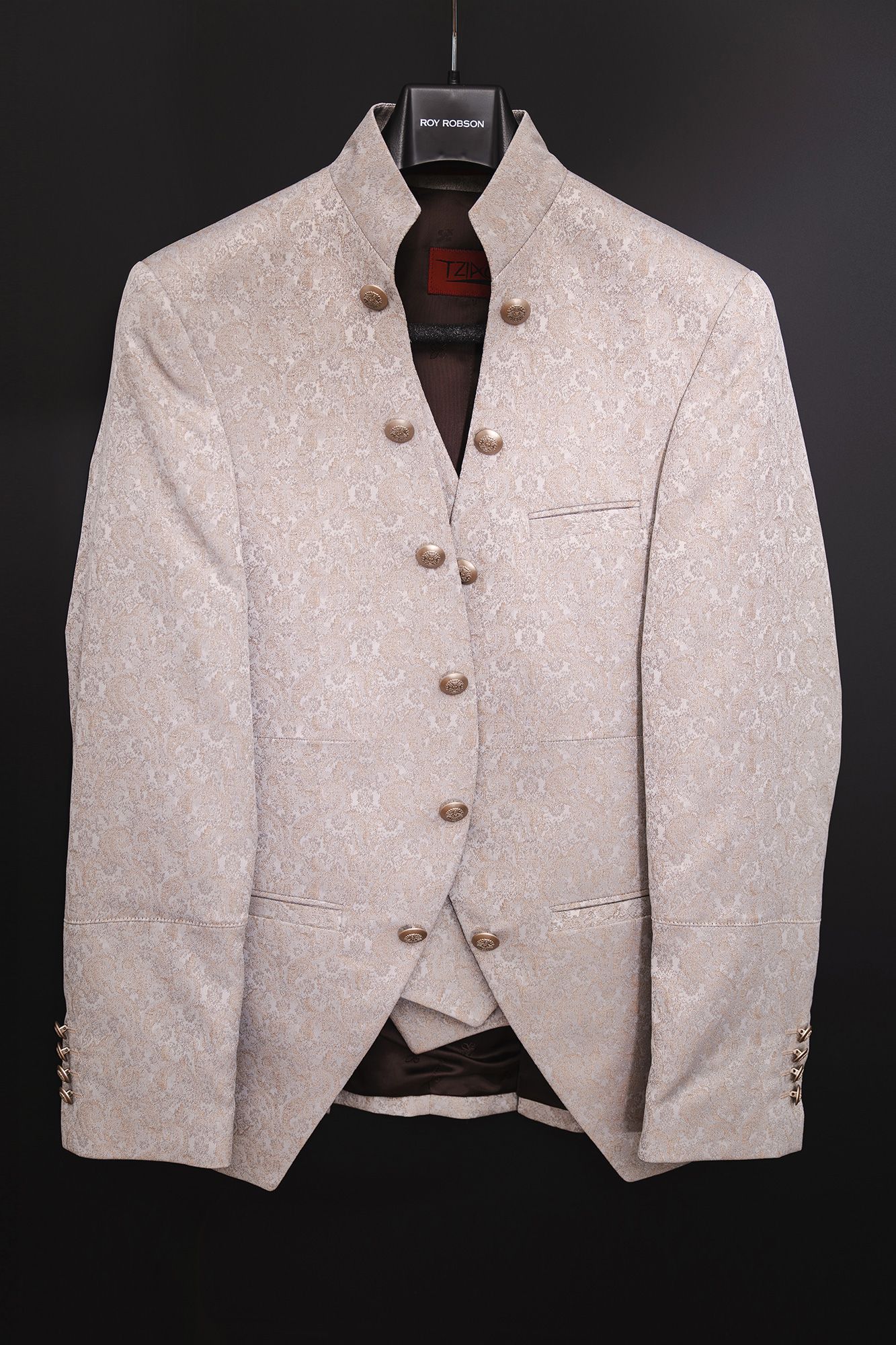 Der Anzug des Bräutigams