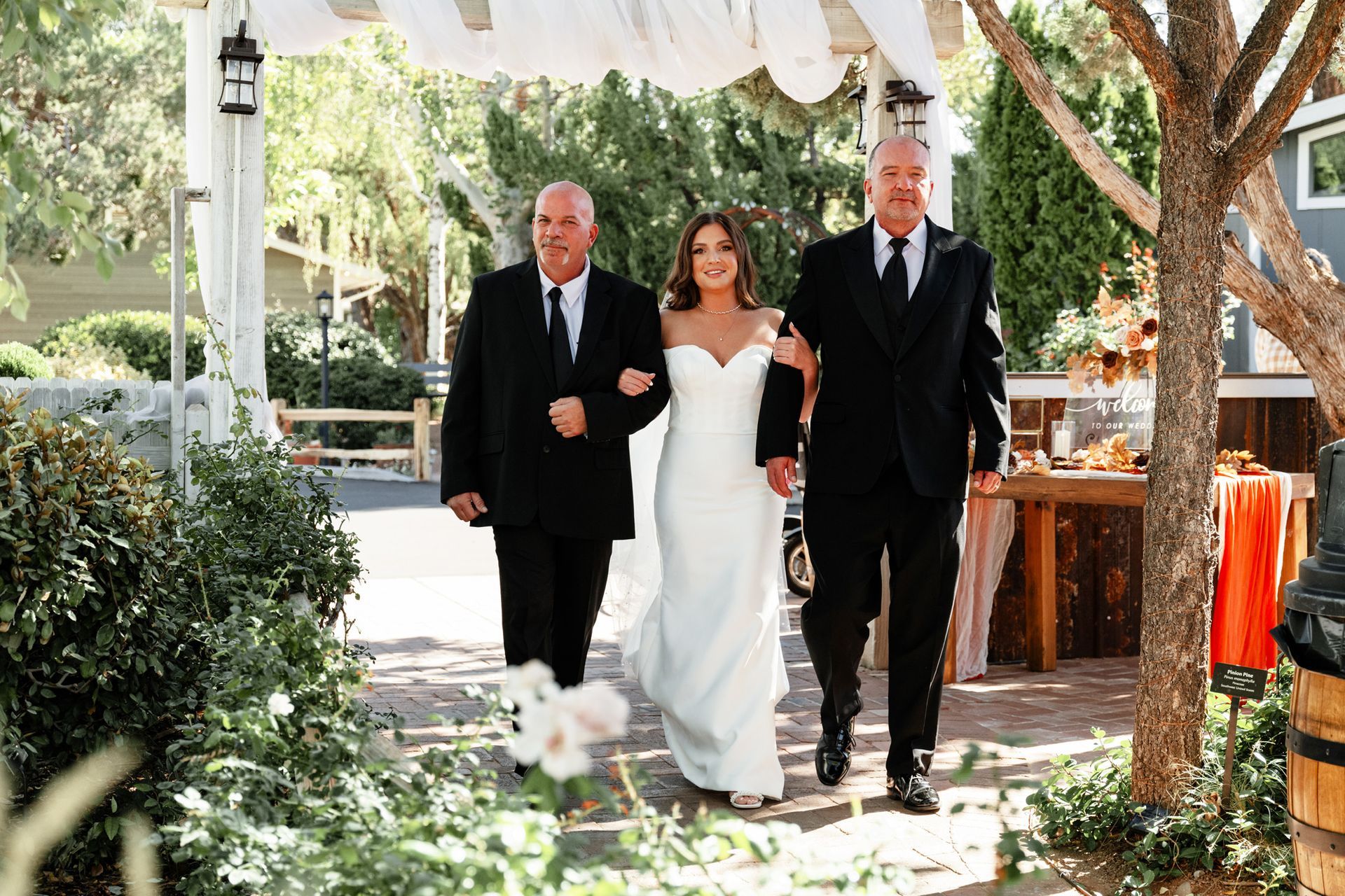 Hochzeitsfotograf die Braut wird gebracht