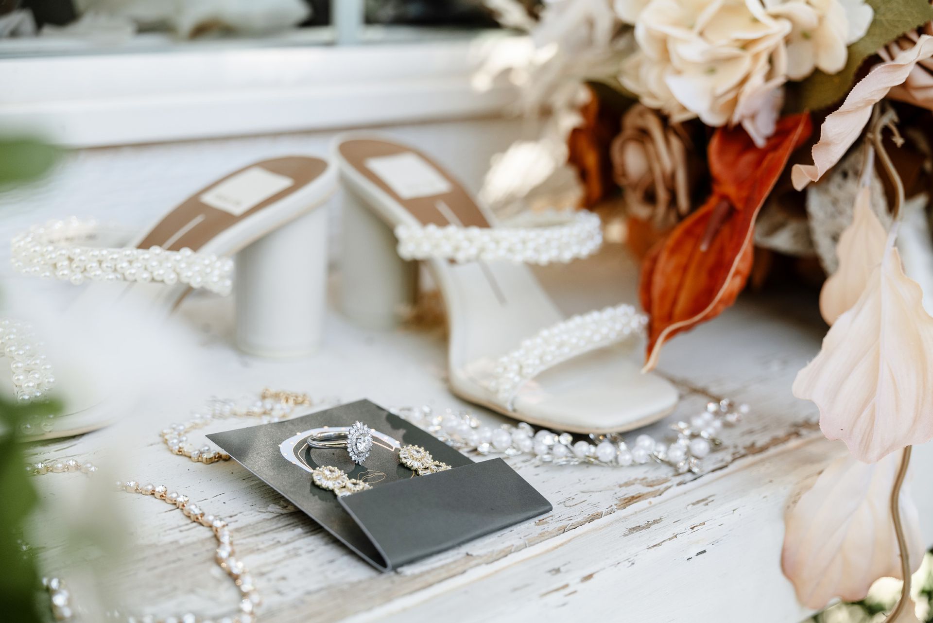 Hochzeitsfotografie mit den Accessoires der Braut