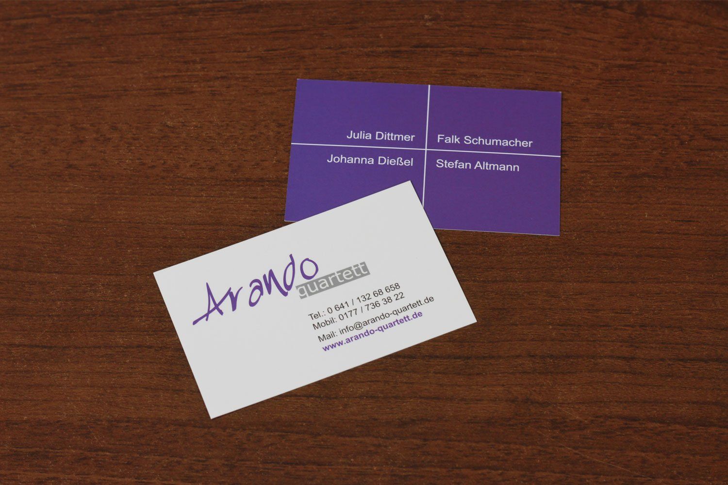 Zweiseitig bedruckte Visitenkarten