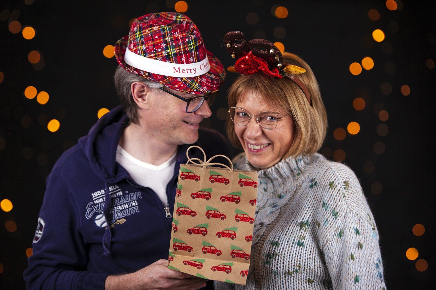 Witziges weihnachtliches Paarbild