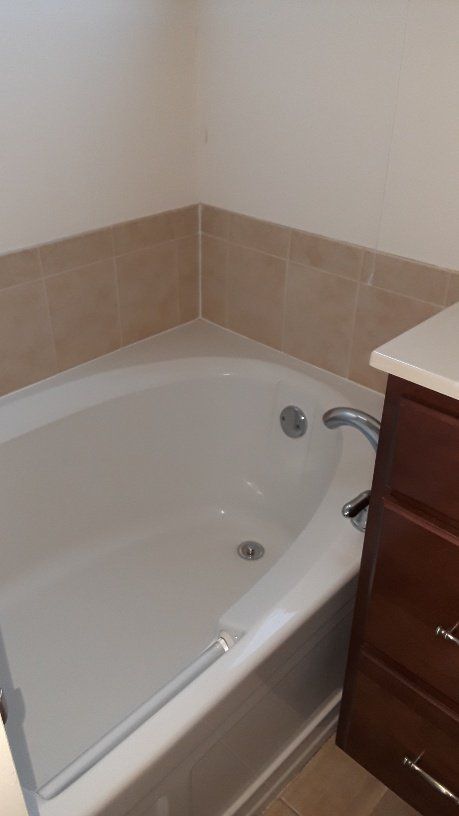 Bathtub — Elmwood Park, Illinois — Maria’s Cleaning Services at Elmwood Park