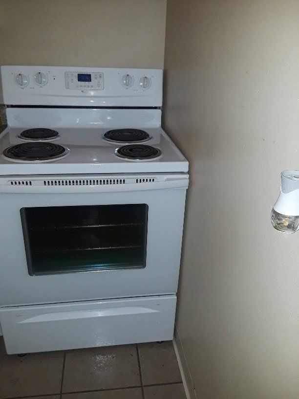 White Kitchen Stove — Elmwood Park, IL — Maria's Cleaning Services at Elmwood Park