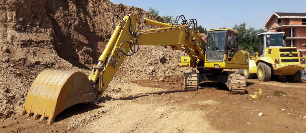 Les meilleures techniques pour stabiliser et construire sur un terrain à risque