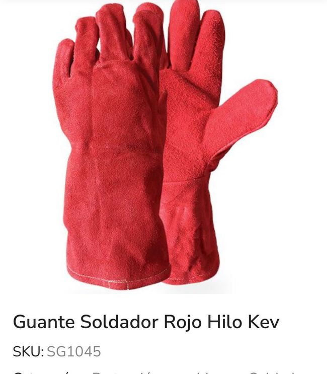 Un par de guantes de soldadura rojos sobre un fondo blanco.