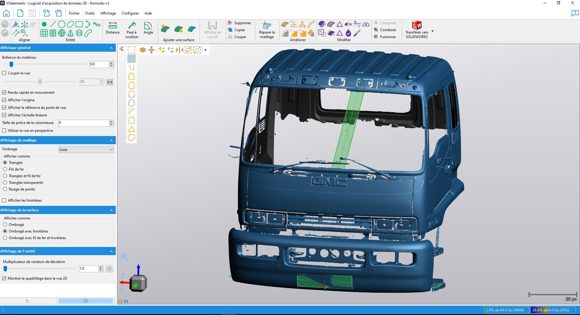 Modèle 3D d'une cabine de camion bleue dans une interface logicielle, avec des zones mises en évidence en vert.