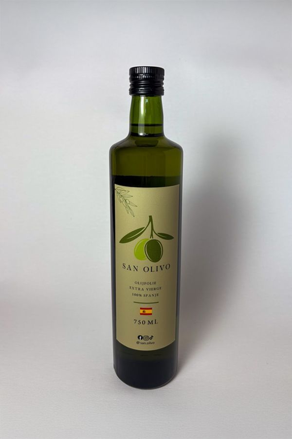 Fles olijfolie San Olivo met groen en bruin etiket, 750 ml.
