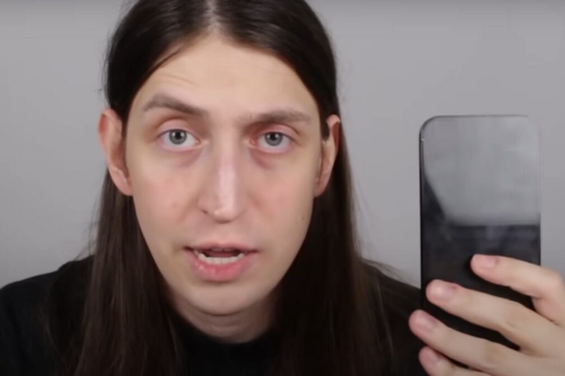 Felca fala sobre adultização, exemplo de como o posicionamento pode ser aplicado pela ADLOCAL.