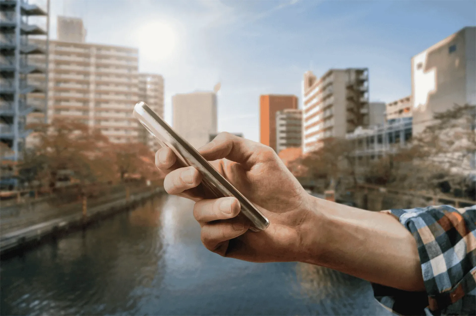 Smartphone-ADLOCAL- agência de marketing digital em Porto Alegre- SEO local