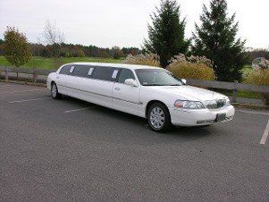 10 passenger limousine- Bridgewater MA Extreme Limousine