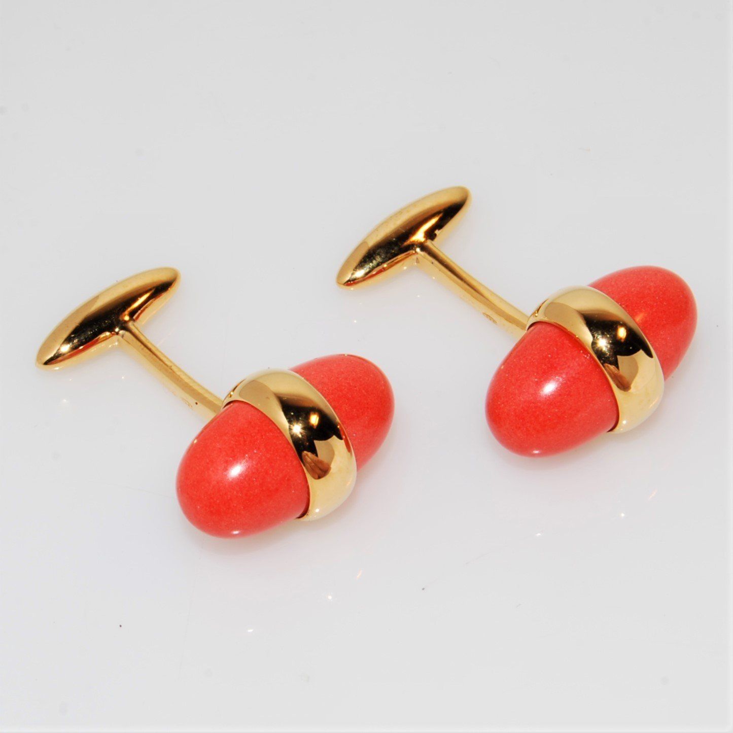 Gemelli Argento Dorato Con Pasta Di Corallo Ovoidale Incastonata