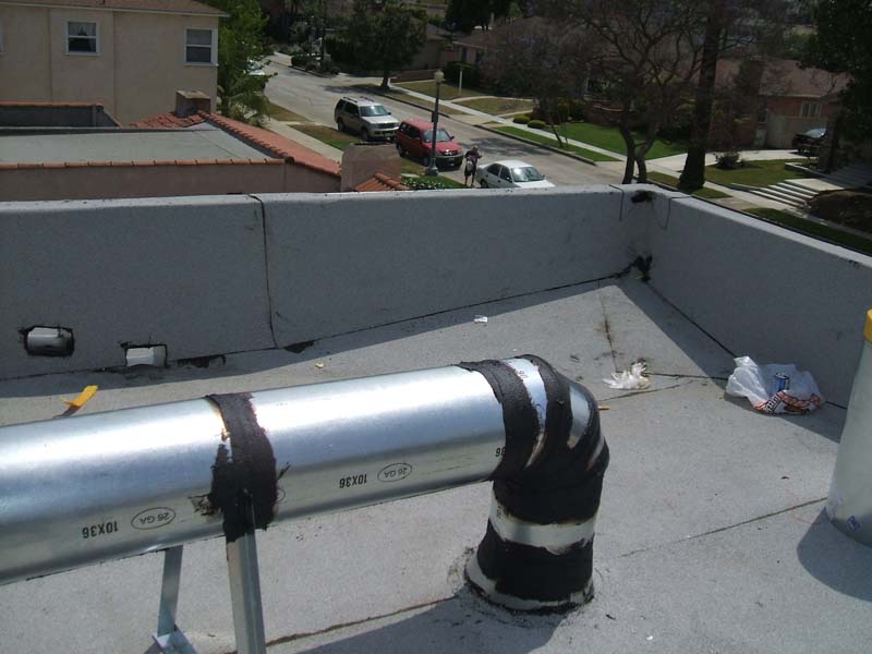 complete_duct_work_on_commercial_roof