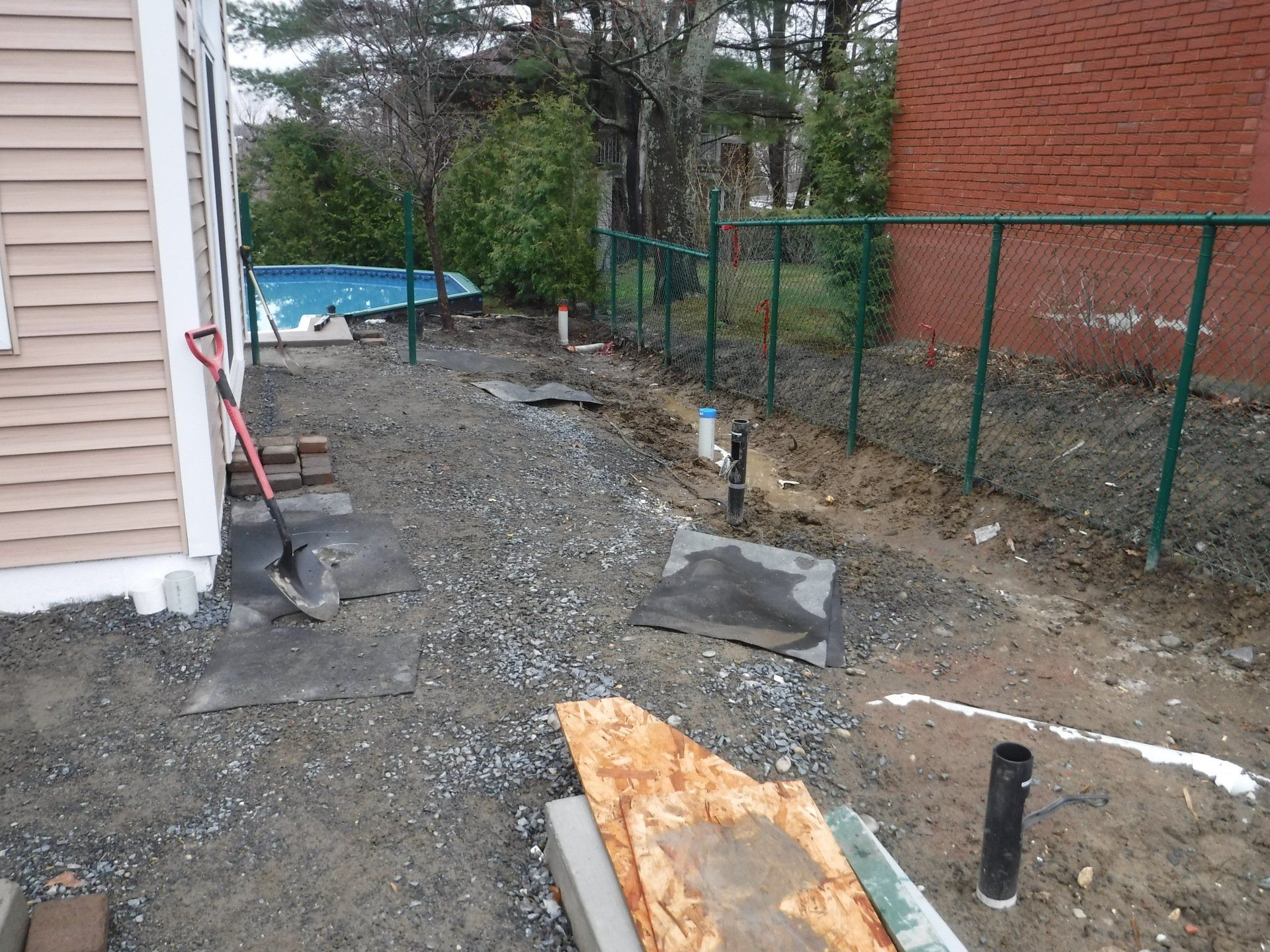 travail d'aménagement paysager incomplet