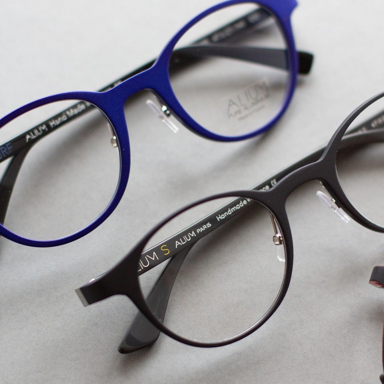 Two ALIUM metal frames, one in blue and one in black