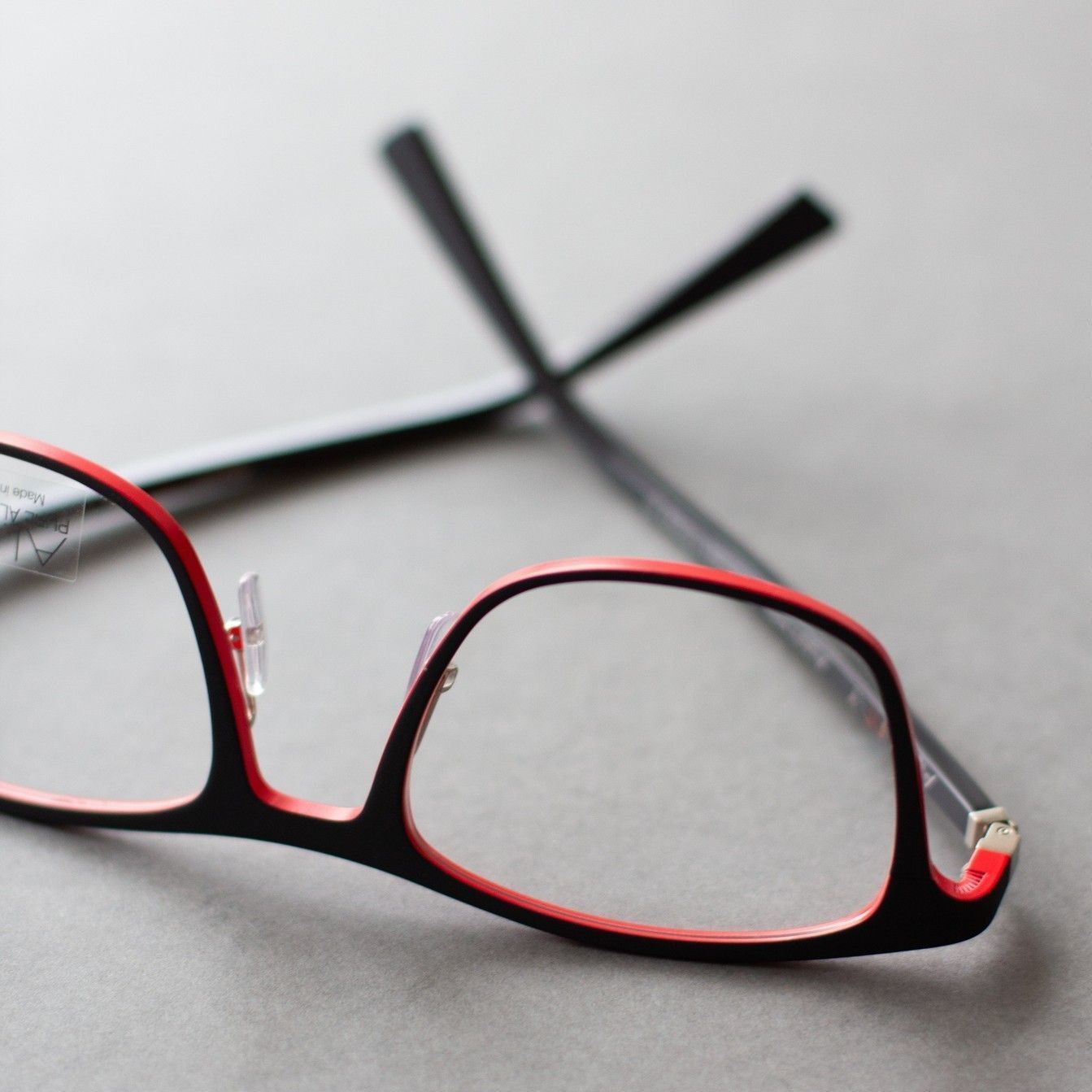 Close up of a red and black ALIUM frame flipped upside down