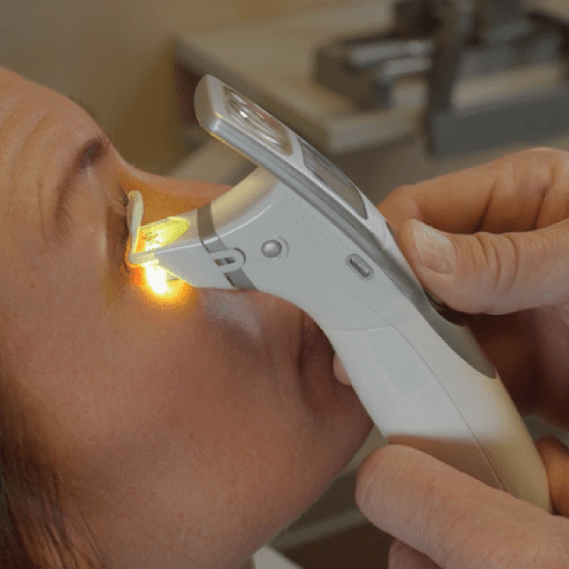 iLUX treatment device being used on a patient