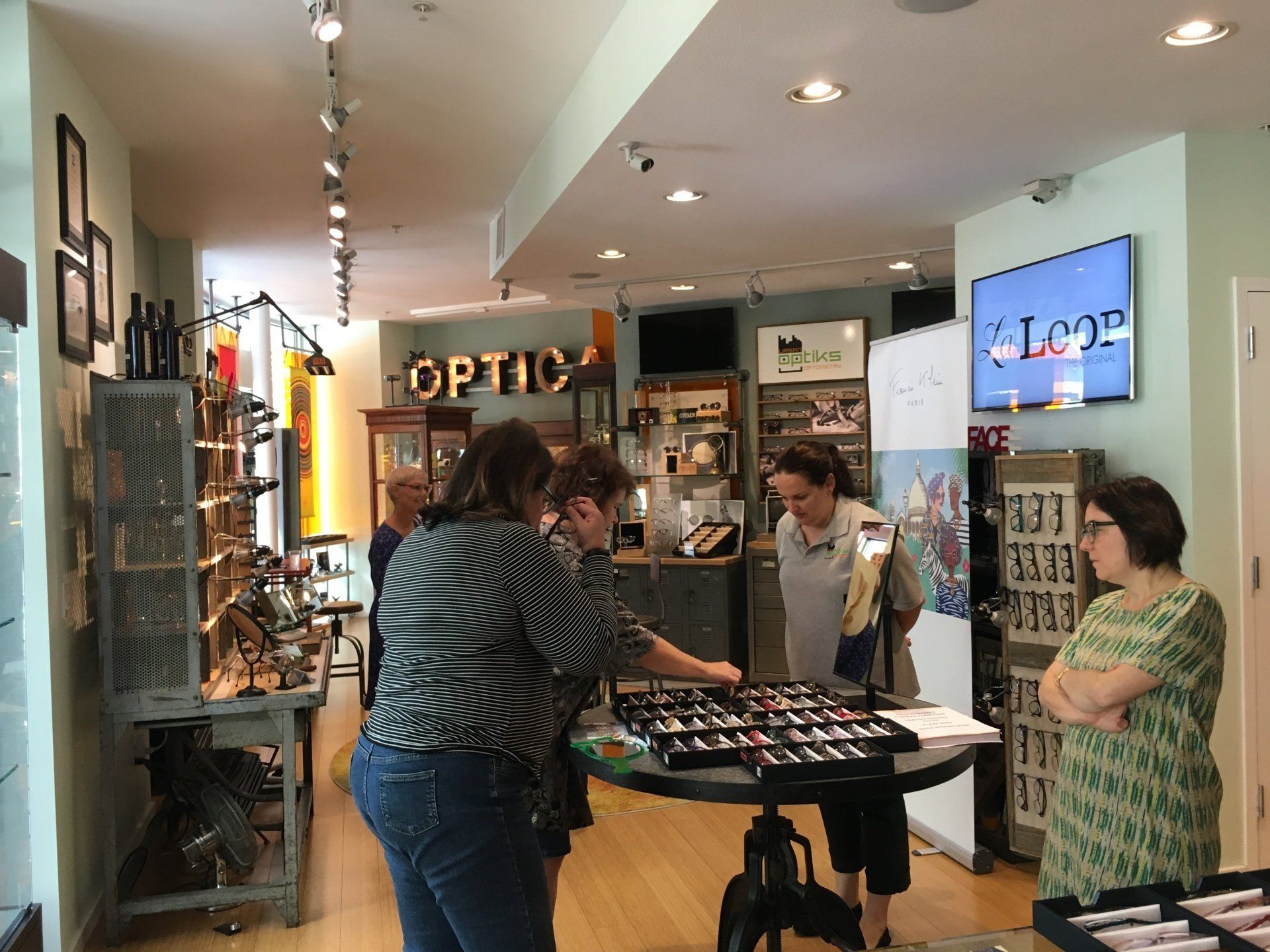 Guests looking at frames at 2017 Francis Klein Trunk Show