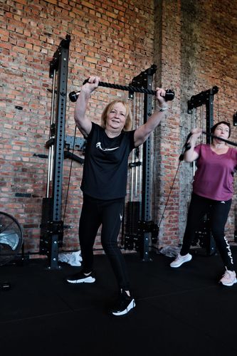 Zelfvertrouwen en balans, afvallen en goed in je vel zitten bij PT Club Hasselt. Gezondheid verbeteren door groepsles.