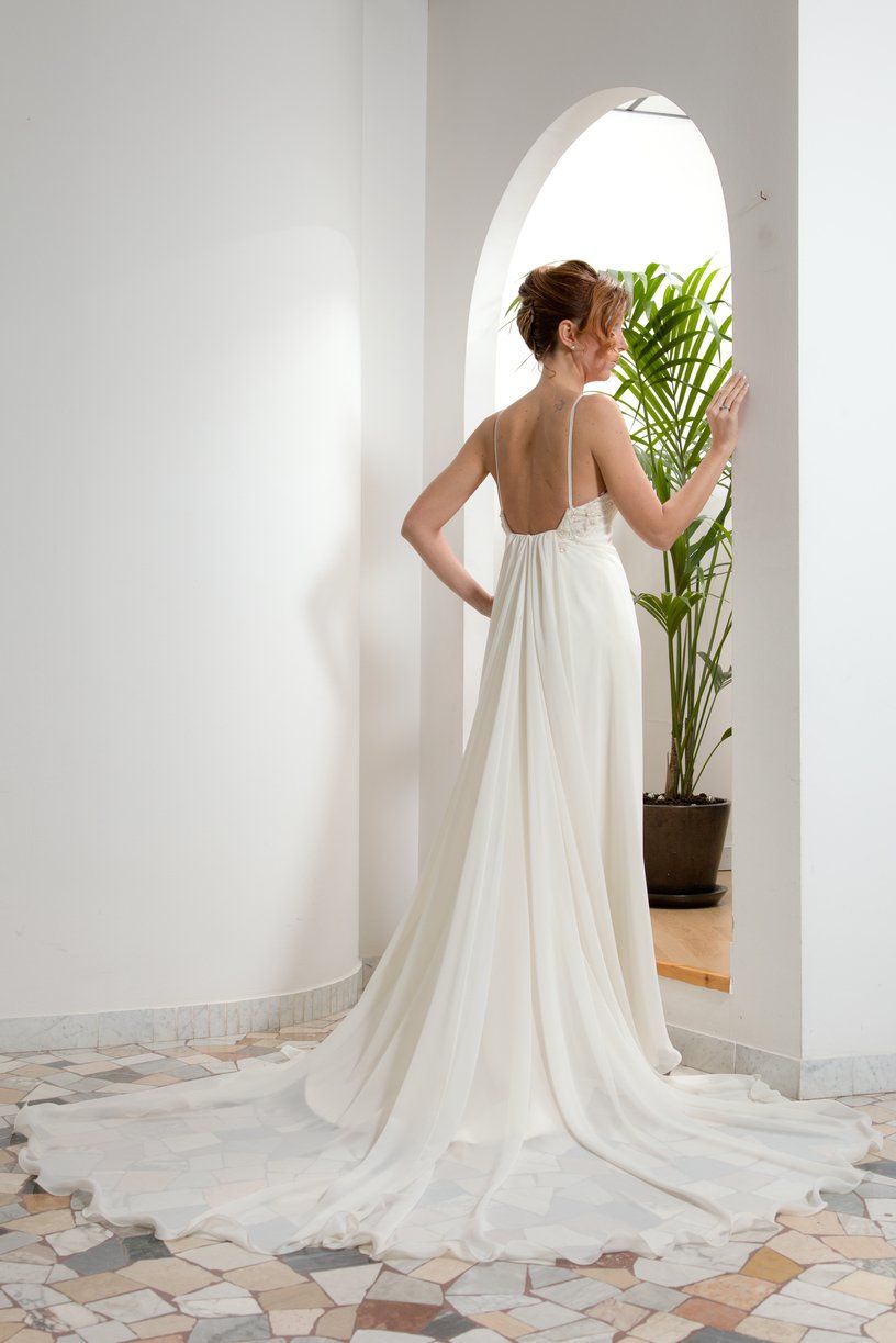 Abito da sposa modello Benedetta, dettaglio sulla forma della gonna