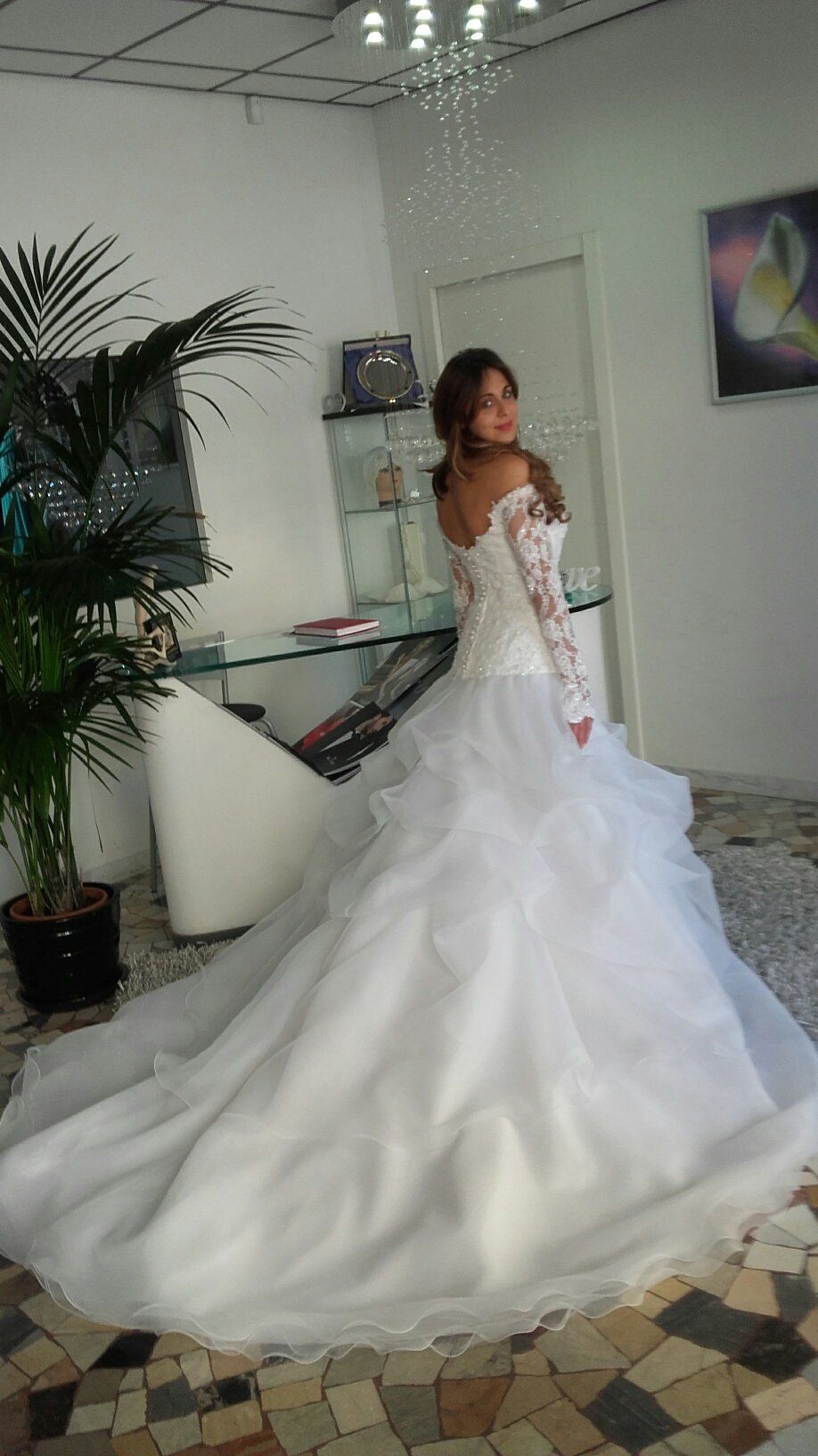 Abito da sposa modello Donatella, vista del lungo strascico