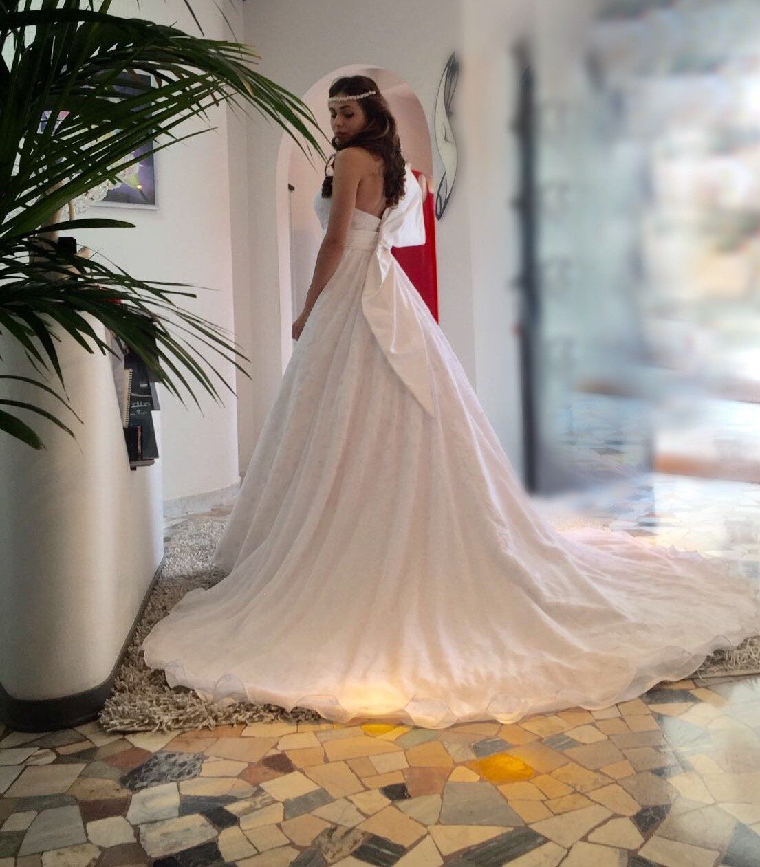 Abito da sposa modello Gioia, vista del lungo strascico