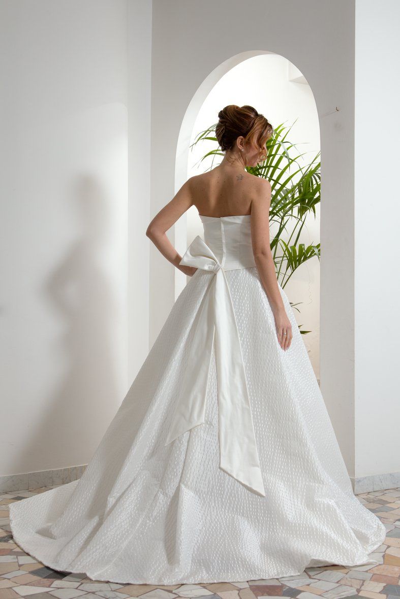 Abito da sposa modello Giulia, vista con gonna e strascico