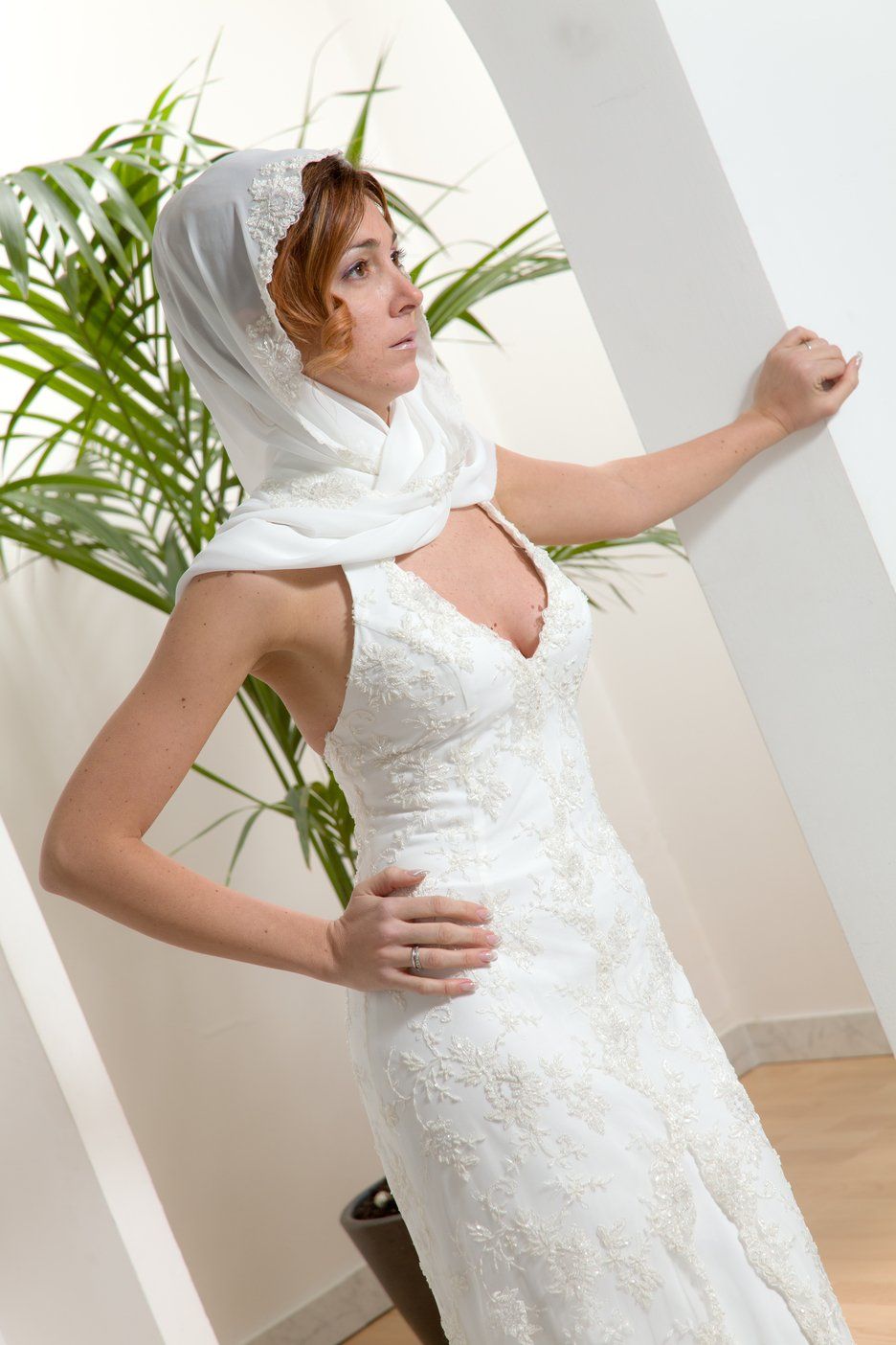 Abito da sposa modello Gloria, dettaglio su velo ricamato