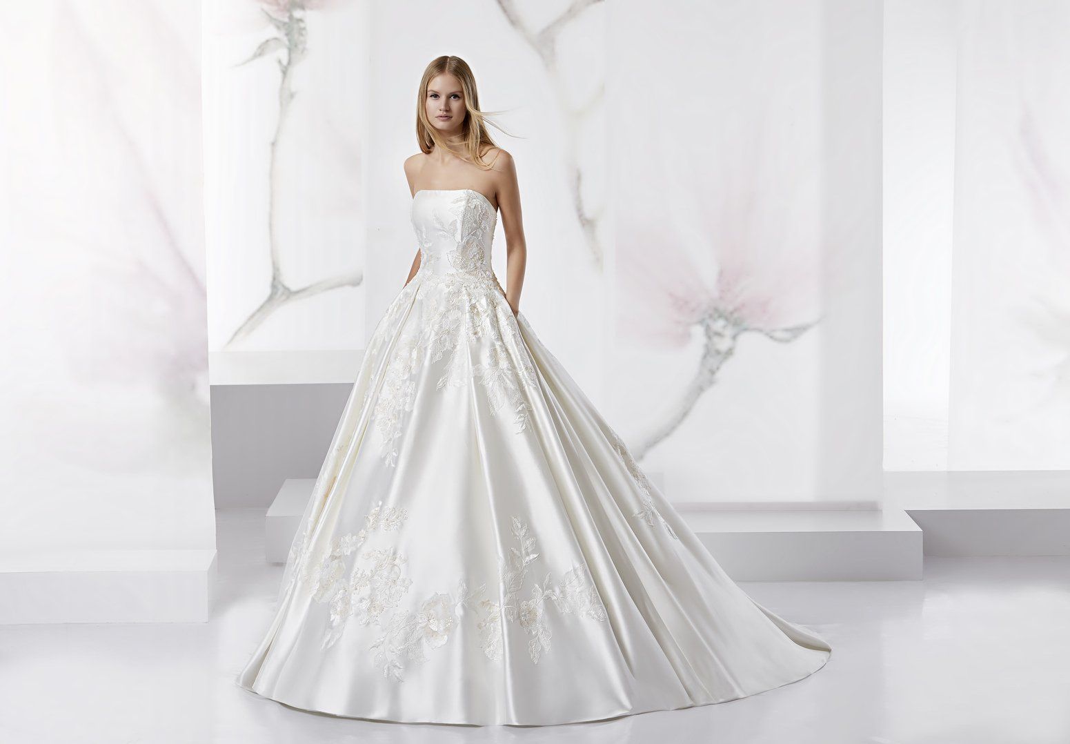 Abito da sposa modello Grace, particolare del tessuto del vestito