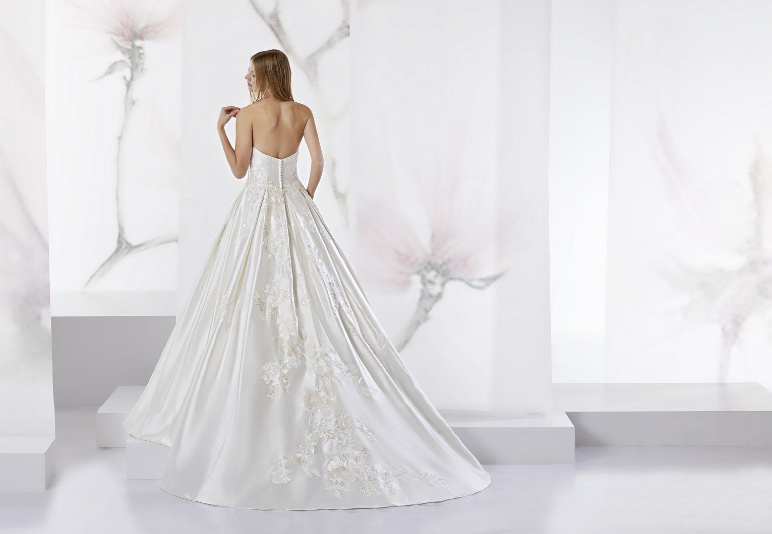 Abito da sposa modello Grace, particolare dello strascico