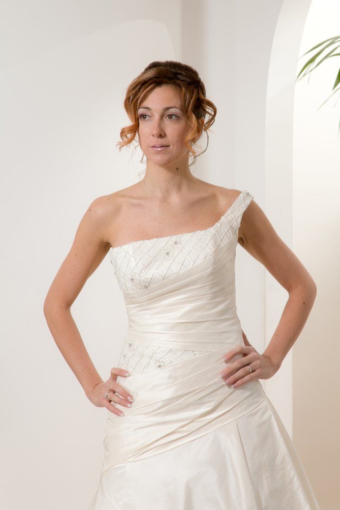 Abito da sposa modello Rebecca, particolare della spallina