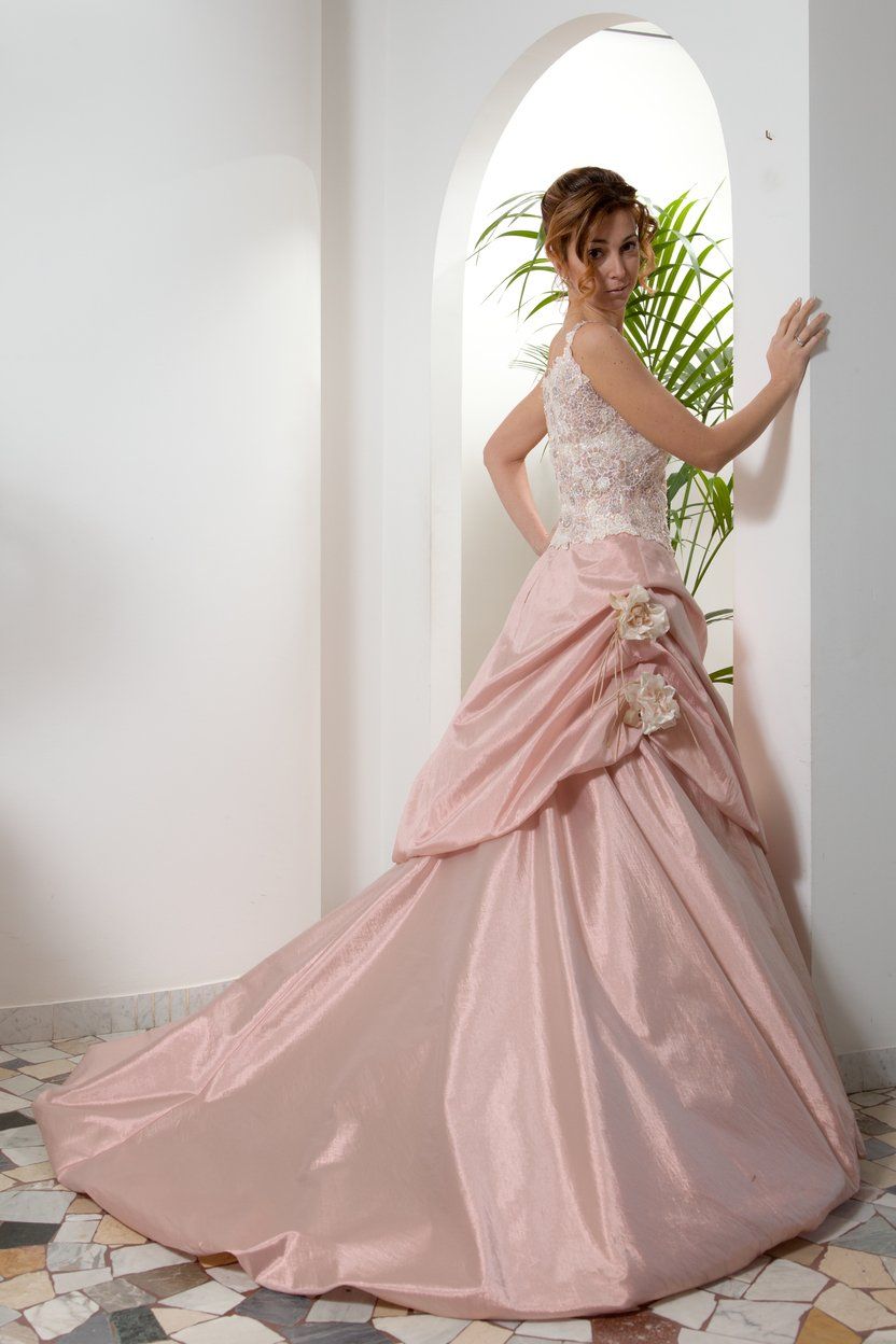 Abito da sposa modello Selene, particolare ricamo su gonna