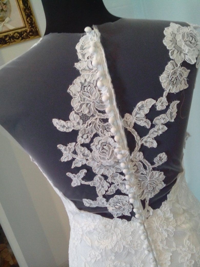 Abito da sposa modello Tina, particolare pizzo sulla schiena