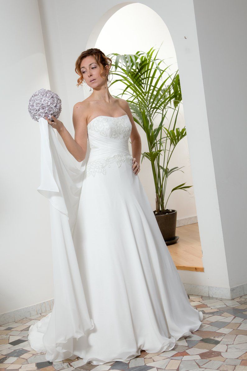 Abito da sposa modello Vittoria, particolare lunghezza strascico