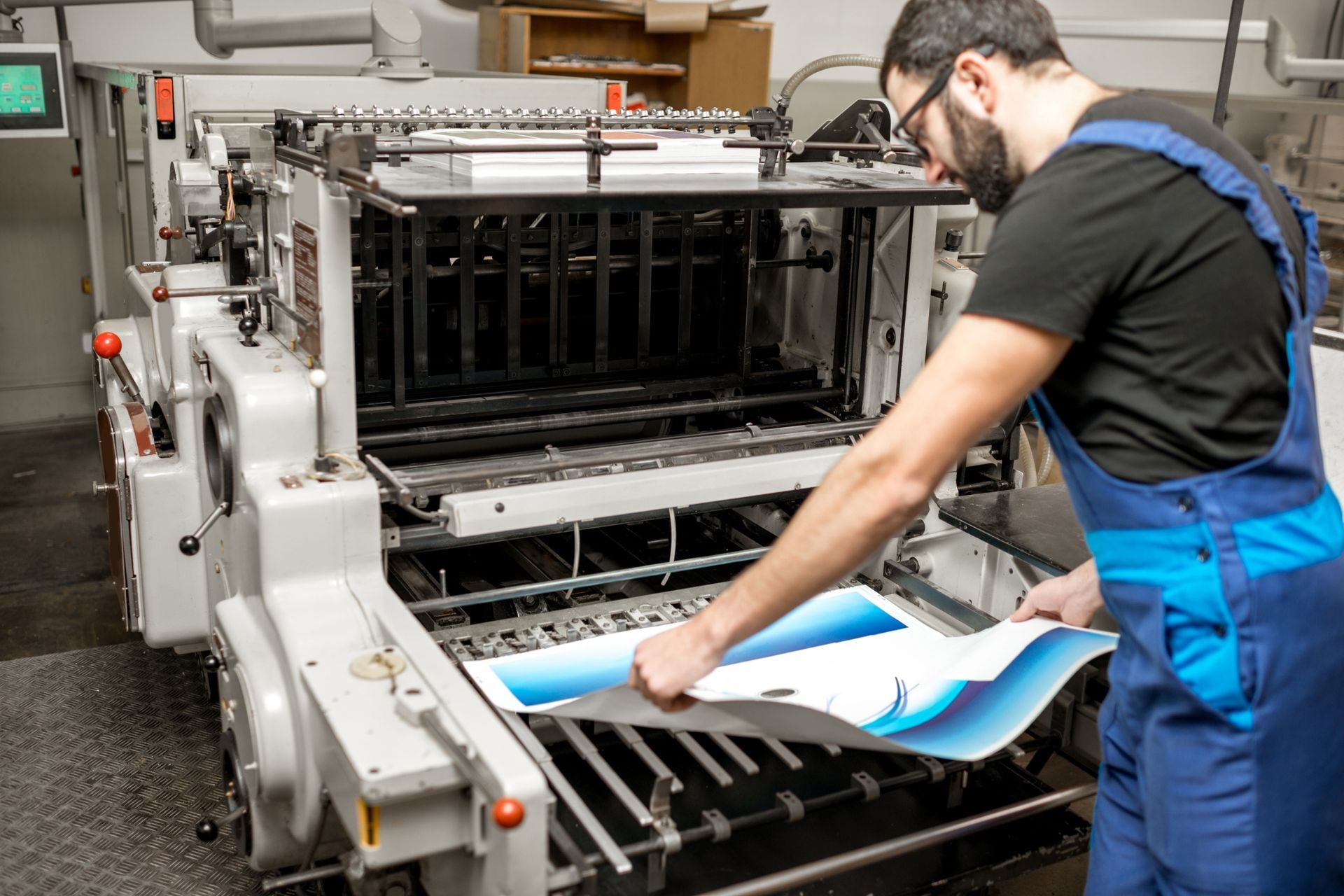 High-quality commercial printing services in Granbury, TX by 817 Print specializing in brochures, flyers, business cards, and large-format prints.